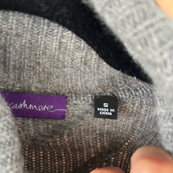 Saks Fifth Avenue Cashmere grey sweater size small - Picture 6 of 9